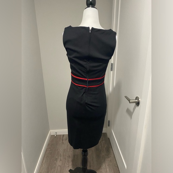 Le Château Dress - Picture 3 of 3